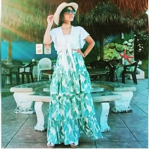 long printed skirt with short white blouse size 8 summer colors